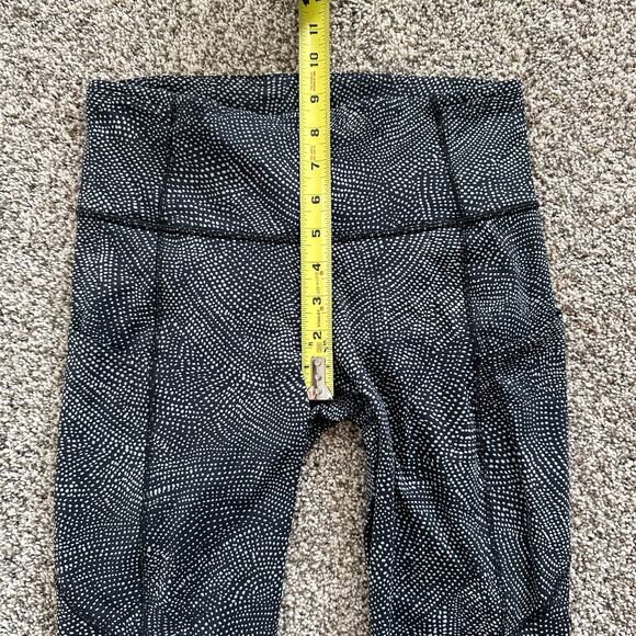 Lululemon black & white dot print cropped leggings size 6 - Picture 10 of 10